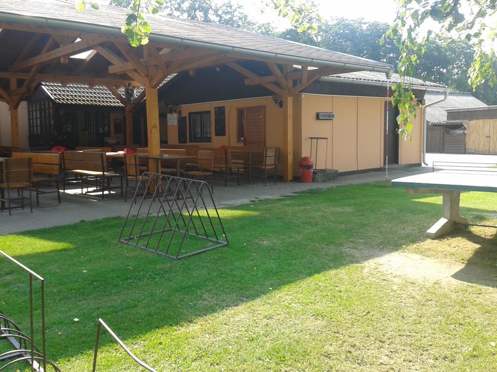 Sportcentrum Dvorak Hluboká nad Vltavou Buitenkant foto